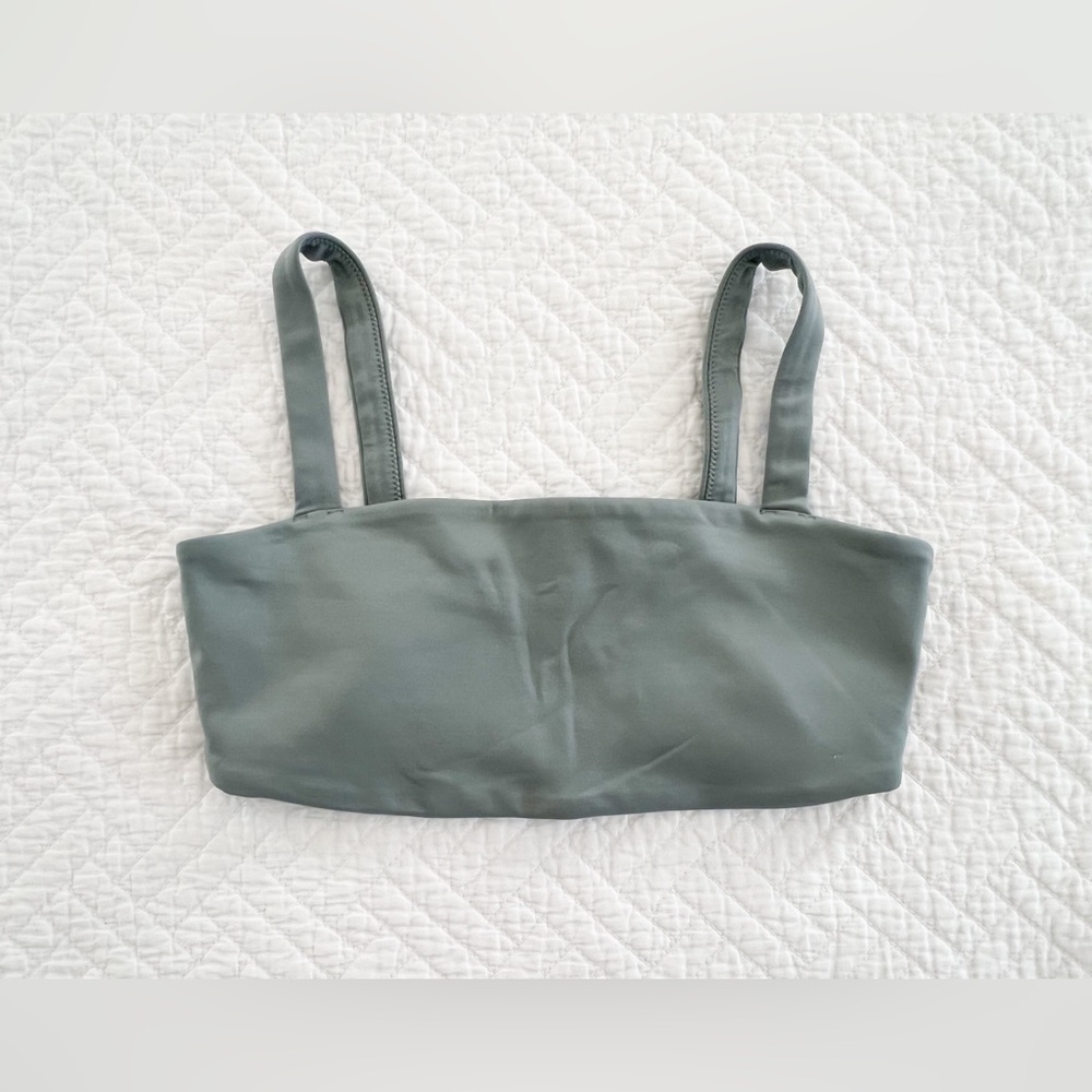 Vuori Evolve Sports Bra Size Medium
